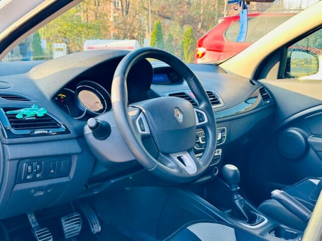 Білий Рено Меган, об'ємом двигуна 1.5 л та пробігом 240 тис. км за 6500 $, фото 7 на Automoto.ua