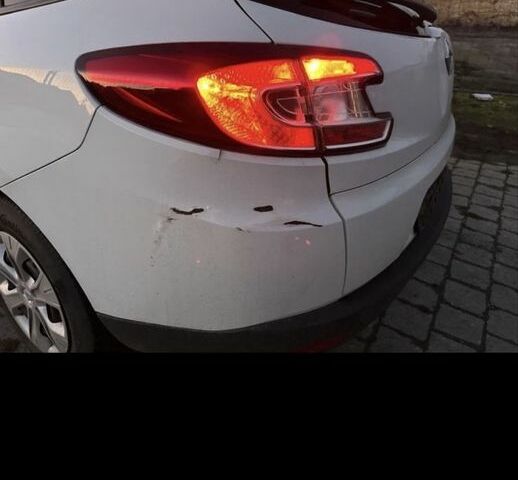 Белый Рено Меган, объемом двигателя 1.5 л и пробегом 230 тыс. км за 3300 $, фото 1 на Automoto.ua