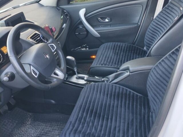 Білий Рено Меган, об'ємом двигуна 1.5 л та пробігом 360 тис. км за 6799 $, фото 8 на Automoto.ua