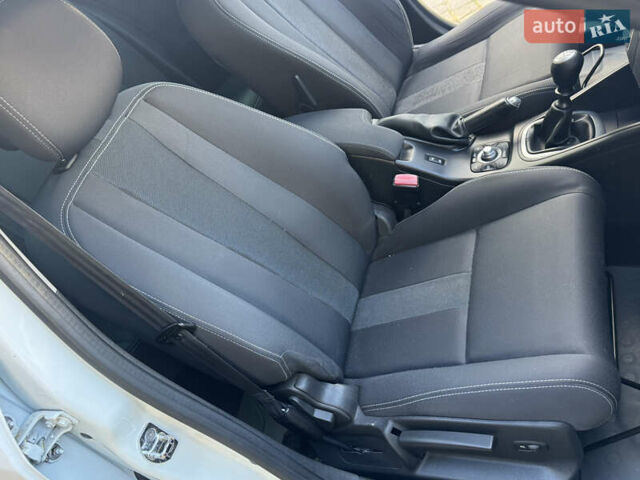 Белый Рено Меган, объемом двигателя 1.6 л и пробегом 238 тыс. км за 6450 $, фото 21 на Automoto.ua