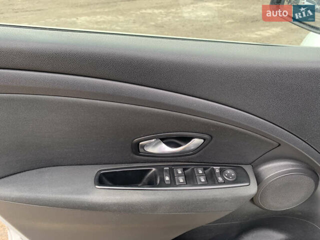 Белый Рено Меган, объемом двигателя 1.5 л и пробегом 221 тыс. км за 7200 $, фото 20 на Automoto.ua