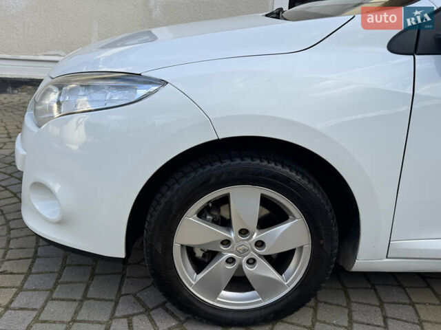 Белый Рено Меган, объемом двигателя 1.6 л и пробегом 238 тыс. км за 6450 $, фото 33 на Automoto.ua