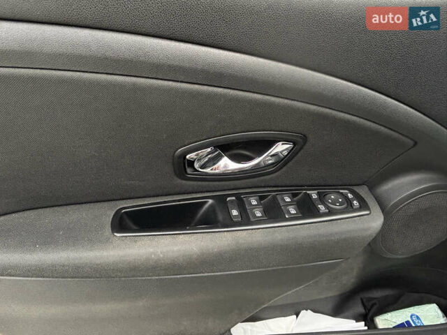 Білий Рено Меган, об'ємом двигуна 1.46 л та пробігом 260 тис. км за 7099 $, фото 16 на Automoto.ua
