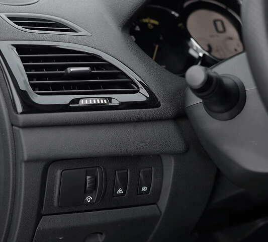 Белый Рено Меган, объемом двигателя 1.5 л и пробегом 315 тыс. км за 7500 $, фото 14 на Automoto.ua