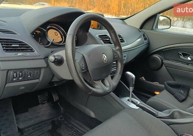Белый Рено Меган, объемом двигателя 1.5 л и пробегом 216 тыс. км за 7800 $, фото 15 на Automoto.ua
