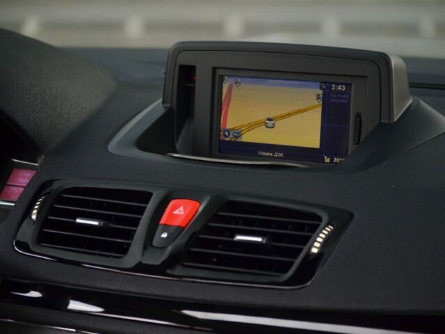 Белый Рено Меган, объемом двигателя 1.5 л и пробегом 162 тыс. км за 8555 $, фото 19 на Automoto.ua