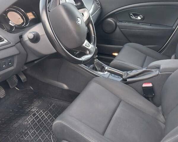 Белый Рено Меган, объемом двигателя 1.5 л и пробегом 292 тыс. км за 7800 $, фото 4 на Automoto.ua