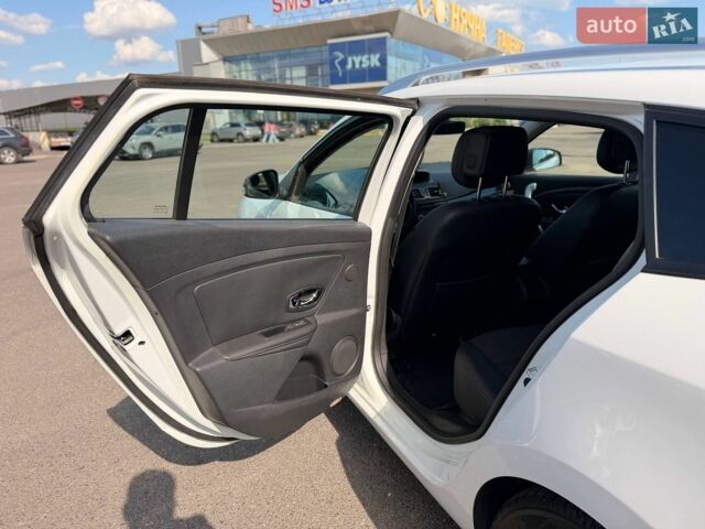 Белый Рено Меган, объемом двигателя 1.4 л и пробегом 250 тыс. км за 6300 $, фото 43 на Automoto.ua
