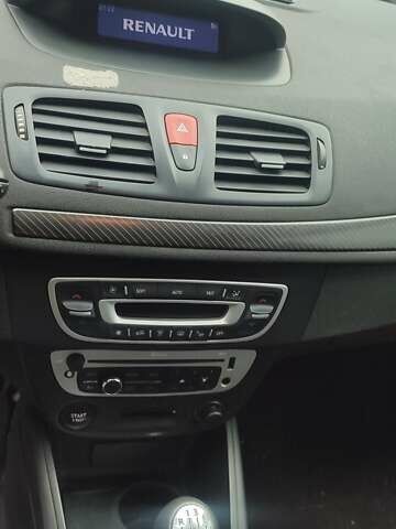 Белый Рено Меган, объемом двигателя 1.5 л и пробегом 210 тыс. км за 7200 $, фото 5 на Automoto.ua