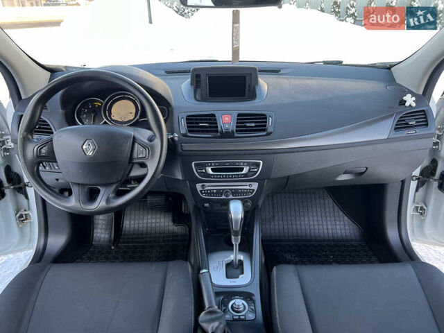 Белый Рено Меган, объемом двигателя 1.5 л и пробегом 254 тыс. км за 7300 $, фото 6 на Automoto.ua