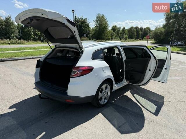 Белый Рено Меган, объемом двигателя 1.5 л и пробегом 225 тыс. км за 7699 $, фото 62 на Automoto.ua