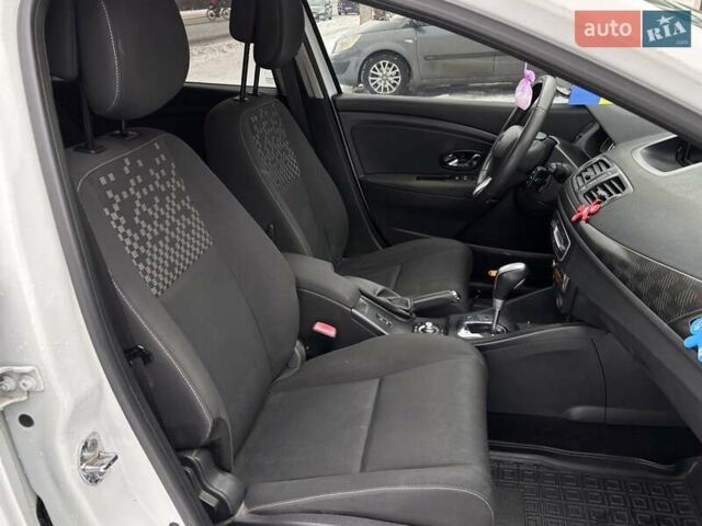 Білий Рено Меган, об'ємом двигуна 1.46 л та пробігом 265 тис. км за 6990 $, фото 59 на Automoto.ua