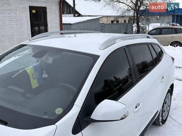Білий Рено Меган, об'ємом двигуна 1.46 л та пробігом 265 тис. км за 6990 $, фото 22 на Automoto.ua