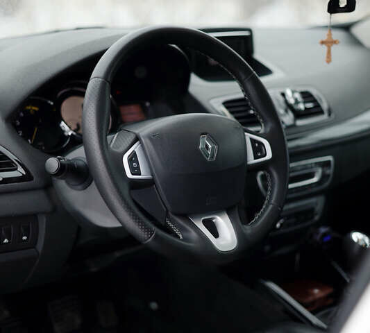 Белый Рено Меган, объемом двигателя 1.5 л и пробегом 315 тыс. км за 7500 $, фото 15 на Automoto.ua