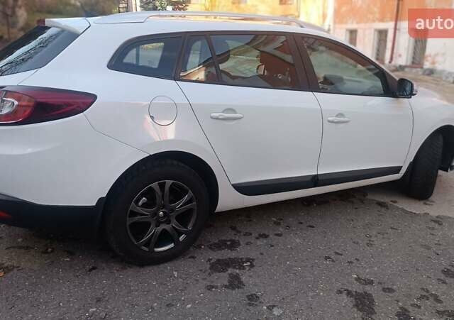 Белый Рено Меган, объемом двигателя 1.5 л и пробегом 265 тыс. км за 6900 $, фото 6 на Automoto.ua