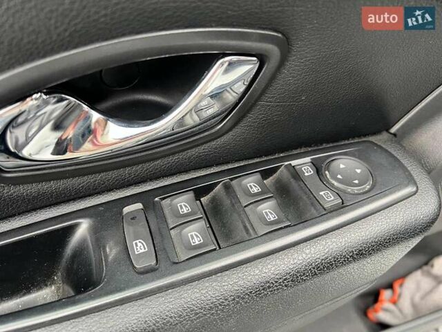 Белый Рено Меган, объемом двигателя 1.5 л и пробегом 240 тыс. км за 8190 $, фото 15 на Automoto.ua