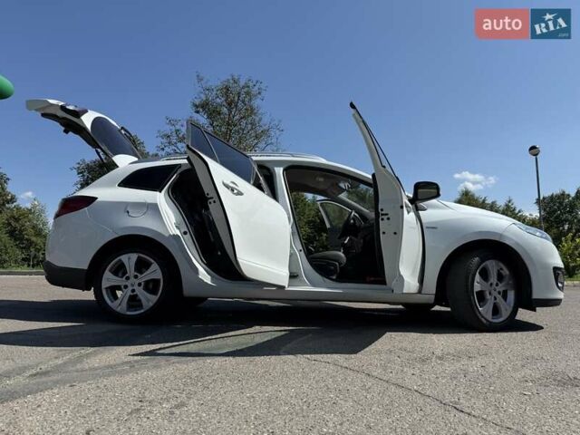 Белый Рено Меган, объемом двигателя 1.5 л и пробегом 225 тыс. км за 7699 $, фото 56 на Automoto.ua