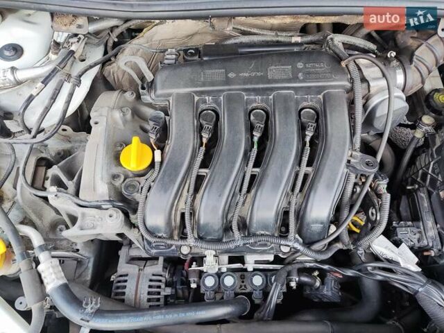 Белый Рено Меган, объемом двигателя 1.6 л и пробегом 212 тыс. км за 8500 $, фото 24 на Automoto.ua