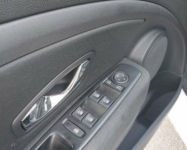 Белый Рено Меган, объемом двигателя 1.5 л и пробегом 292 тыс. км за 7800 $, фото 3 на Automoto.ua