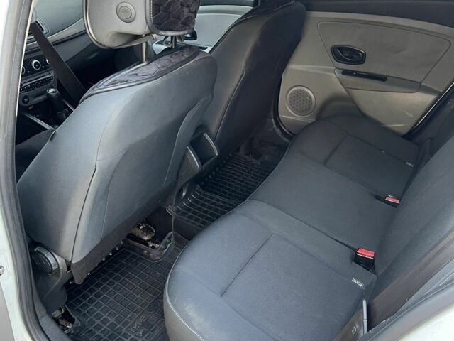 Белый Рено Меган, объемом двигателя 1.5 л и пробегом 280 тыс. км за 6700 $, фото 6 на Automoto.ua