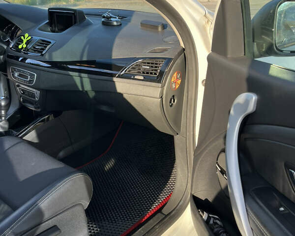 Білий Рено Меган, об'ємом двигуна 1.46 л та пробігом 256 тис. км за 8500 $, фото 10 на Automoto.ua