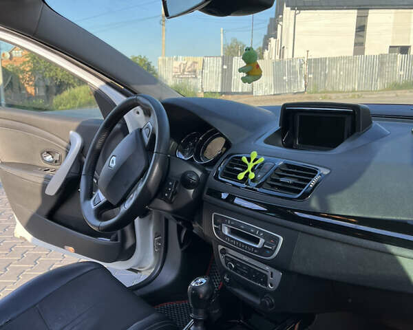 Білий Рено Меган, об'ємом двигуна 1.46 л та пробігом 256 тис. км за 8500 $, фото 14 на Automoto.ua