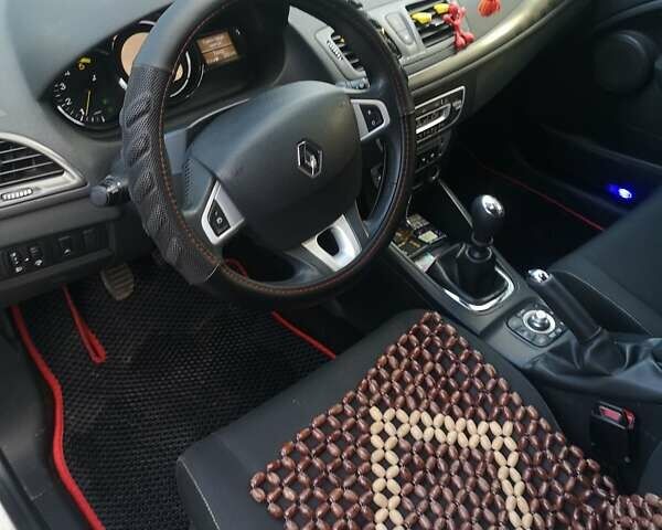 Білий Рено Меган, об'ємом двигуна 1.5 л та пробігом 240 тис. км за 7650 $, фото 5 на Automoto.ua