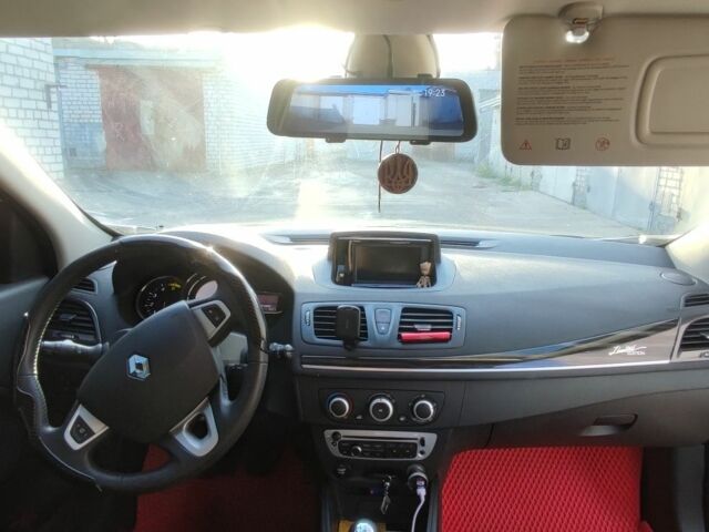 Білий Рено Меган, об'ємом двигуна 1.5 л та пробігом 237 тис. км за 8000 $, фото 10 на Automoto.ua