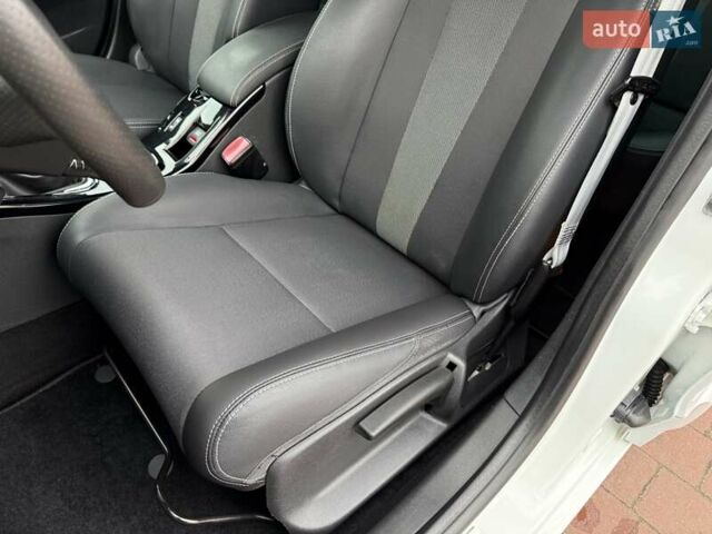 Білий Рено Меган, об'ємом двигуна 1.5 л та пробігом 228 тис. км за 8999 $, фото 95 на Automoto.ua