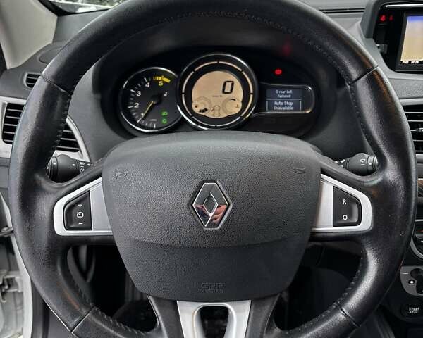 Білий Рено Меган, об'ємом двигуна 1.46 л та пробігом 233 тис. км за 7999 $, фото 20 на Automoto.ua