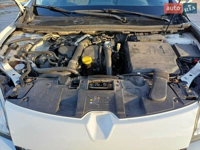 Белый Рено Меган, объемом двигателя 1.5 л и пробегом 271 тыс. км за 8000 $, фото 9 на Automoto.ua