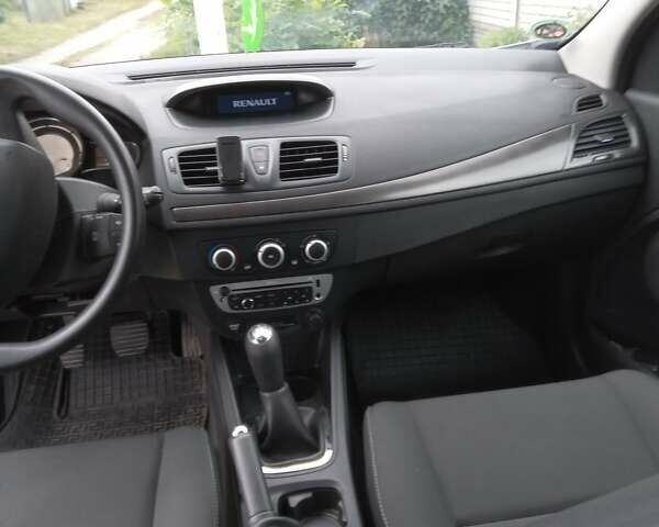 Белый Рено Меган, объемом двигателя 1.5 л и пробегом 200 тыс. км за 7600 $, фото 4 на Automoto.ua