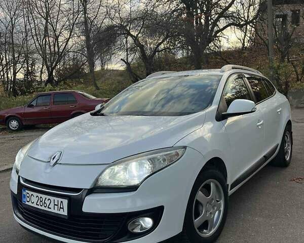 Белый Рено Меган, объемом двигателя 1.5 л и пробегом 310 тыс. км за 8300 $, фото 1 на Automoto.ua