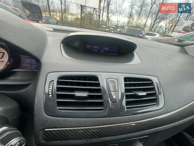Белый Рено Меган, объемом двигателя 1.46 л и пробегом 255 тыс. км за 6500 $, фото 22 на Automoto.ua