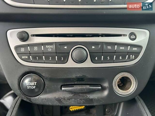 Белый Рено Меган, объемом двигателя 1.5 л и пробегом 240 тыс. км за 8190 $, фото 28 на Automoto.ua