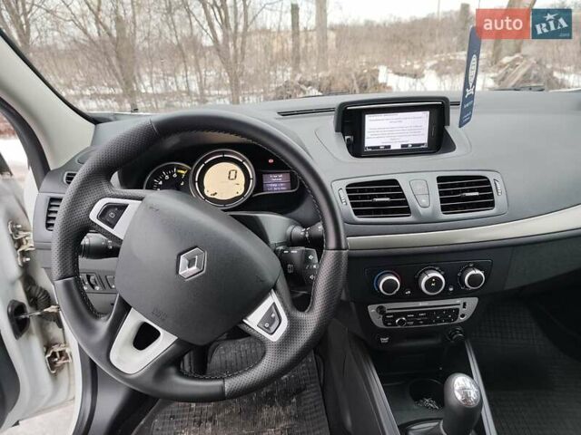Білий Рено Меган, об'ємом двигуна 1.6 л та пробігом 194 тис. км за 7600 $, фото 17 на Automoto.ua