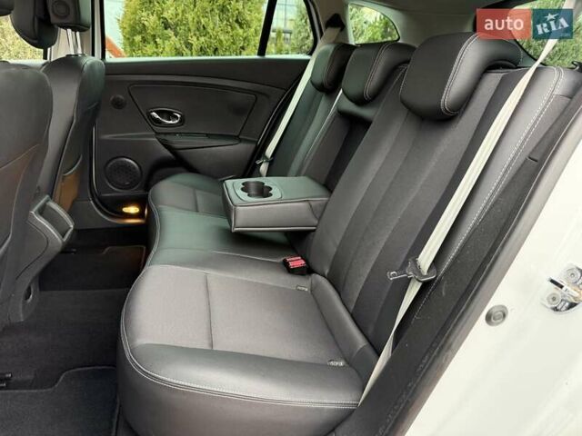 Білий Рено Меган, об'ємом двигуна 1.5 л та пробігом 228 тис. км за 8999 $, фото 135 на Automoto.ua