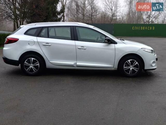 Белый Рено Меган, объемом двигателя 1.6 л и пробегом 57 тыс. км за 7750 $, фото 7 на Automoto.ua