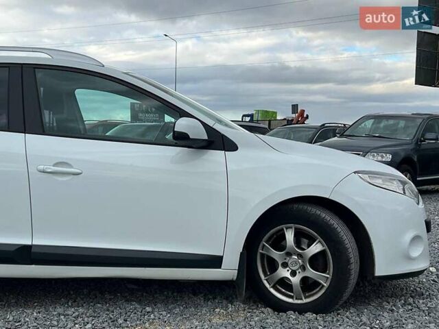 Белый Рено Меган, объемом двигателя 1.5 л и пробегом 240 тыс. км за 8190 $, фото 11 на Automoto.ua