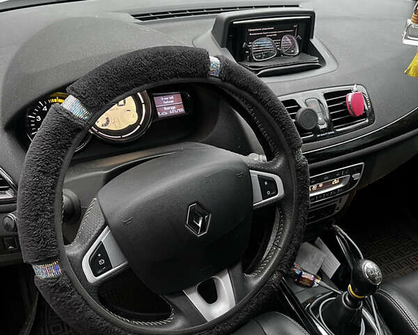 Белый Рено Меган, объемом двигателя 1.6 л и пробегом 237 тыс. км за 7800 $, фото 5 на Automoto.ua