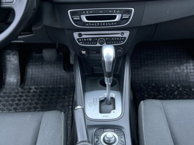 Белый Рено Меган, объемом двигателя 1.5 л и пробегом 250 тыс. км за 7700 $, фото 8 на Automoto.ua