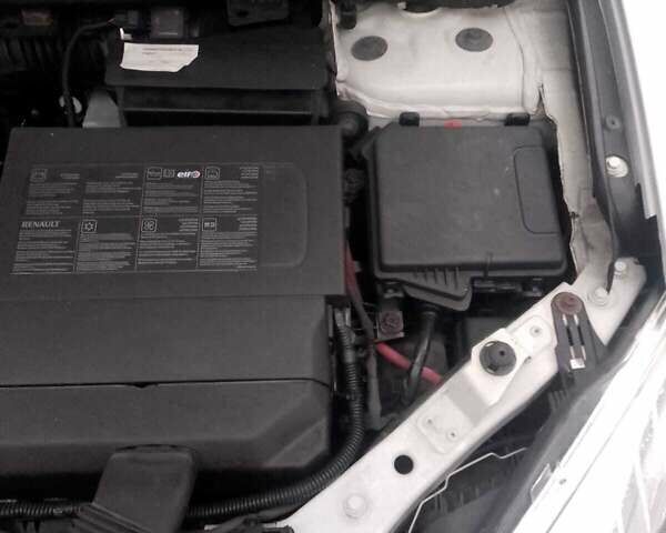 Белый Рено Меган, объемом двигателя 1.46 л и пробегом 238 тыс. км за 7600 $, фото 13 на Automoto.ua