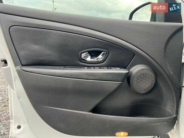 Белый Рено Меган, объемом двигателя 1.5 л и пробегом 240 тыс. км за 8190 $, фото 14 на Automoto.ua