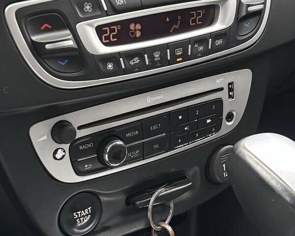 Білий Рено Меган, об'ємом двигуна 1.46 л та пробігом 265 тис. км за 6990 $, фото 45 на Automoto.ua