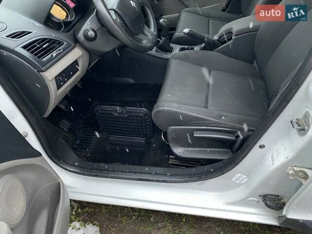 Білий Рено Меган, об'ємом двигуна 1.46 л та пробігом 243 тис. км за 7200 $, фото 3 на Automoto.ua