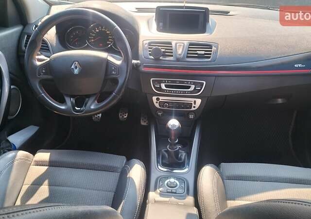 Белый Рено Меган, объемом двигателя 1.5 л и пробегом 300 тыс. км за 7800 $, фото 4 на Automoto.ua