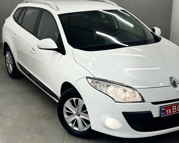 Білий Рено Меган, об'ємом двигуна 1.5 л та пробігом 270 тис. км за 6699 $, фото 1 на Automoto.ua