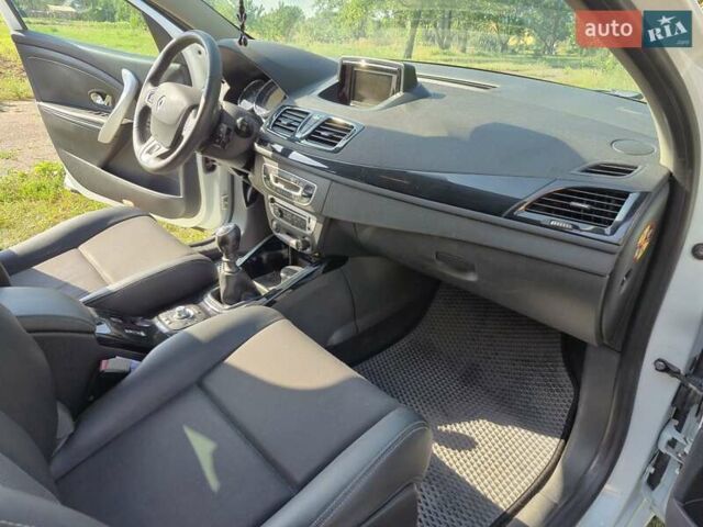 Белый Рено Меган, объемом двигателя 1.46 л и пробегом 270 тыс. км за 8900 $, фото 14 на Automoto.ua
