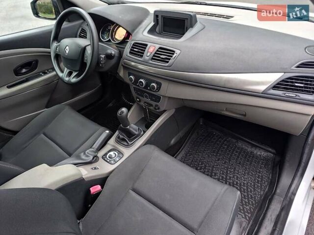 Белый Рено Меган, объемом двигателя 1.6 л и пробегом 57 тыс. км за 7750 $, фото 33 на Automoto.ua