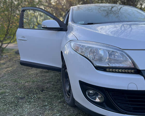 Білий Рено Меган, об'ємом двигуна 1.46 л та пробігом 297 тис. км за 7200 $, фото 36 на Automoto.ua